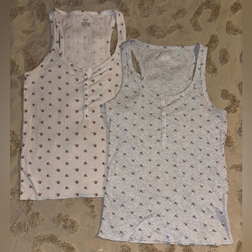AEO aerie floral tanks sz L
